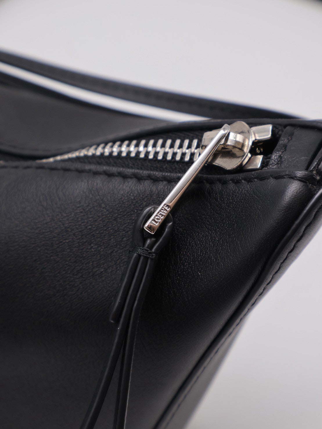 LOEWE 經典小牛皮Hammock Hobo - 黑