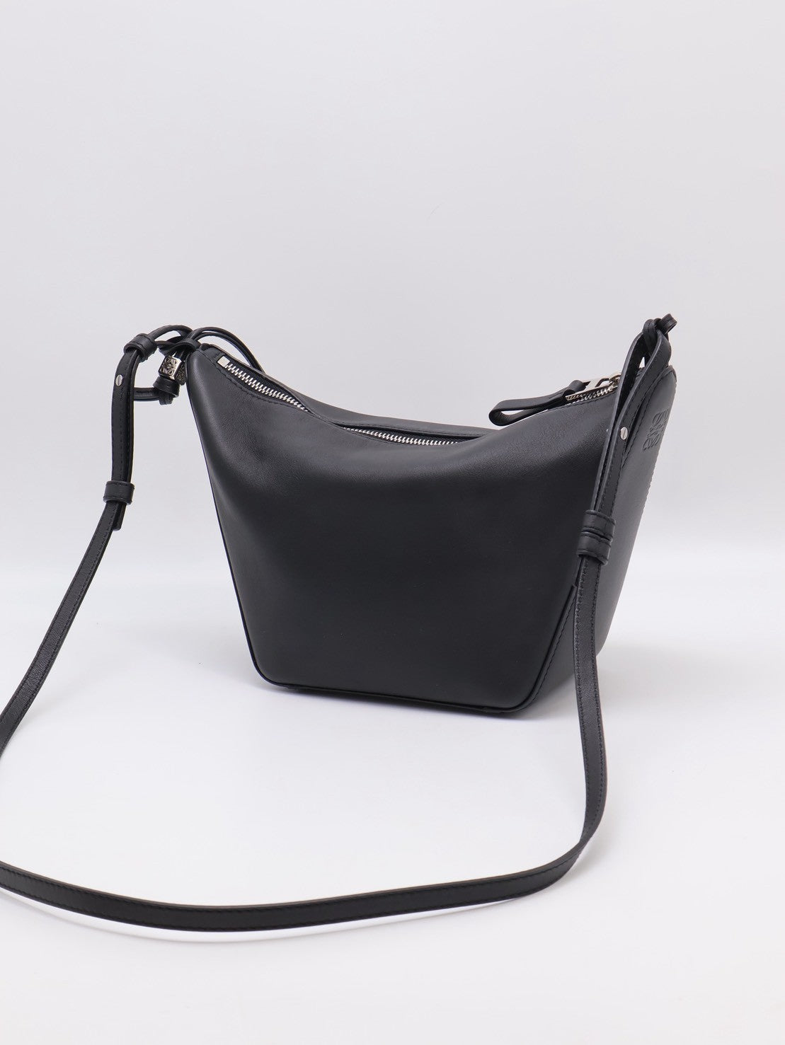 LOEWE 經典小牛皮Hammock Hobo - 黑