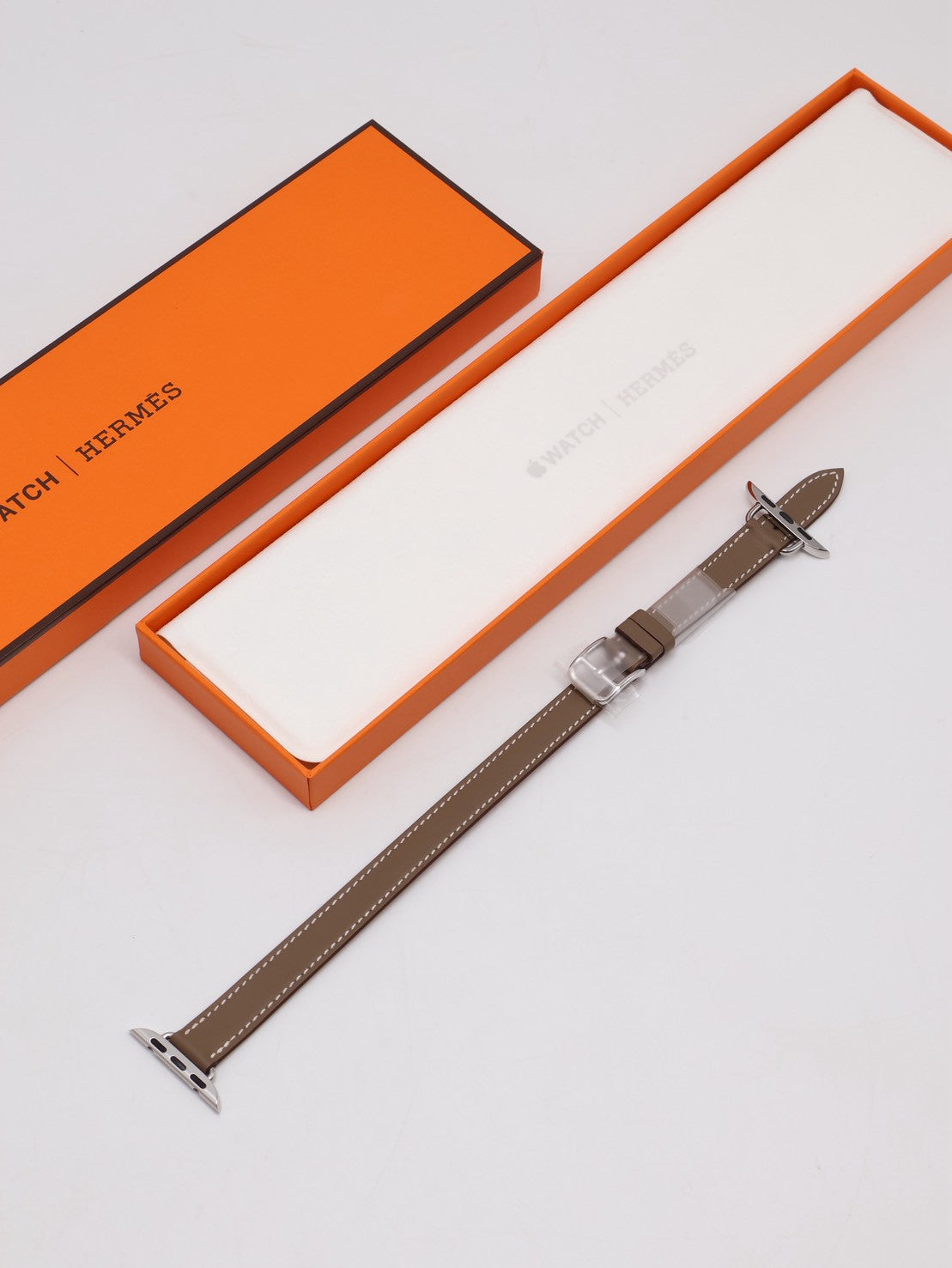 HERMES Apple Watch 11 - 42 鈦金屬+大象灰雙圈錶帶