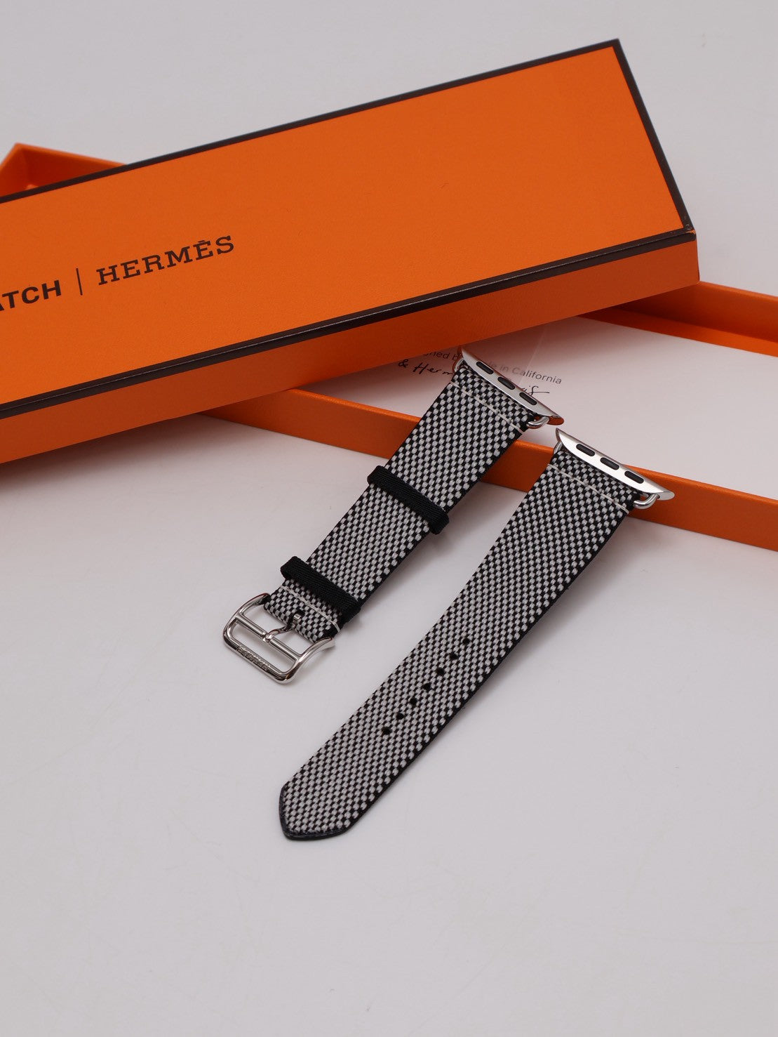 HERMES Apple Watch 11 - 46 鈦金屬+黑白編織錶帶