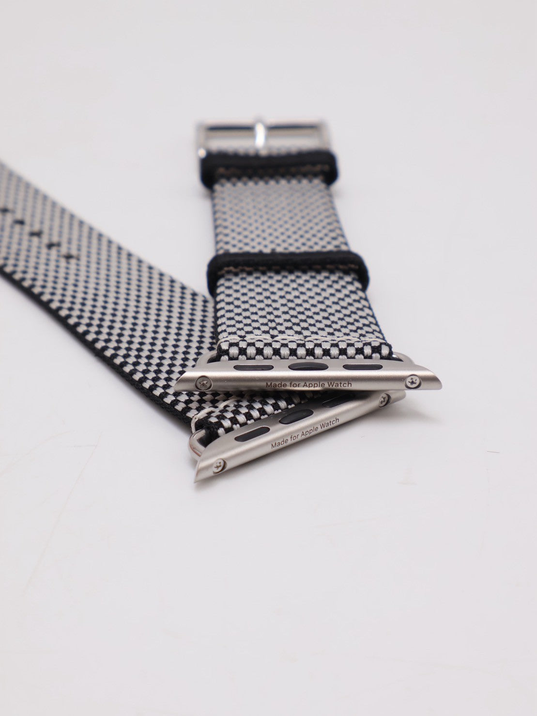HERMES Apple Watch 11 - 46 鈦金屬+黑白編織錶帶