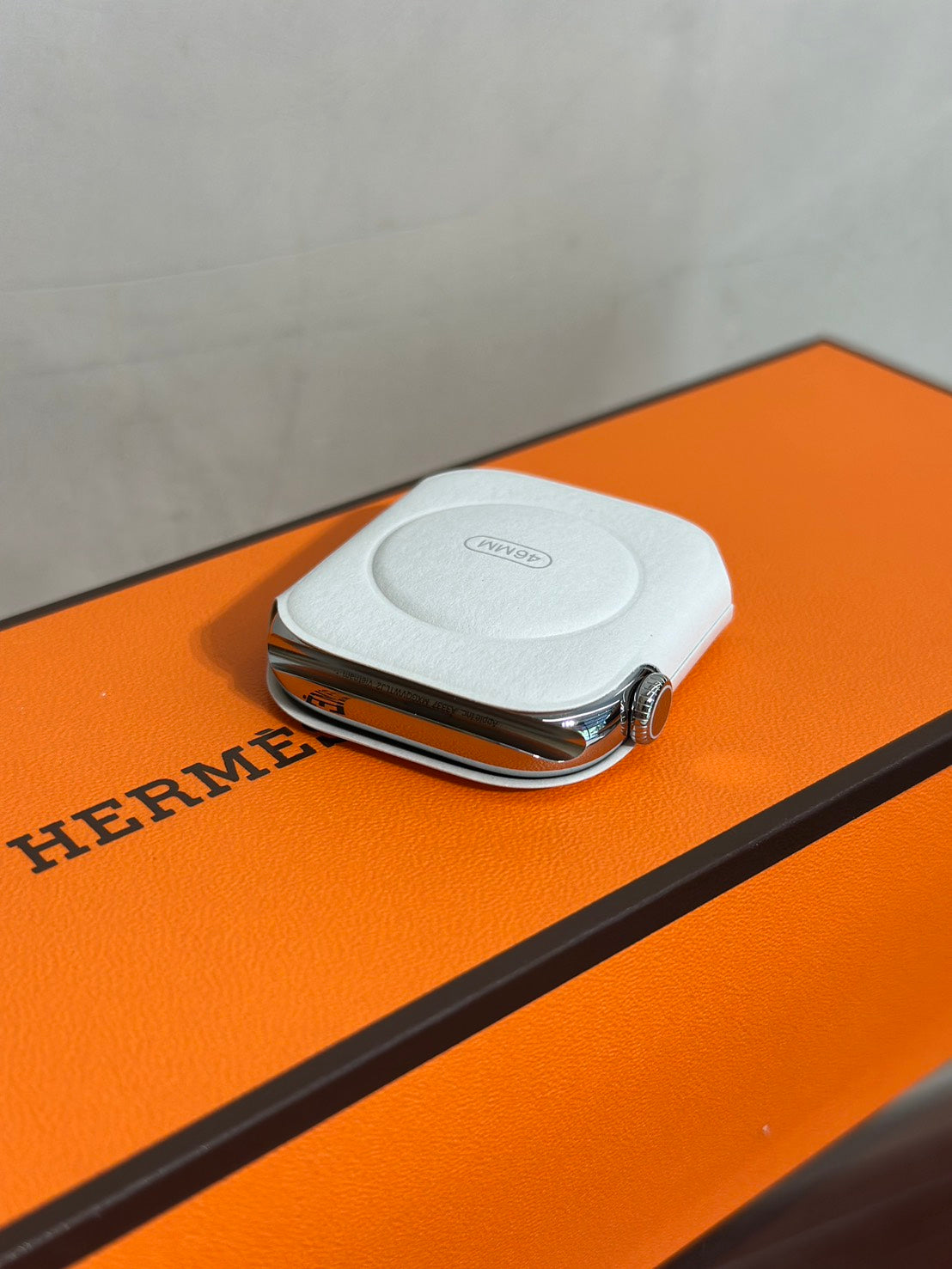 HERMES Apple Watch 11 - 46 鈦金屬+黑白編織錶帶