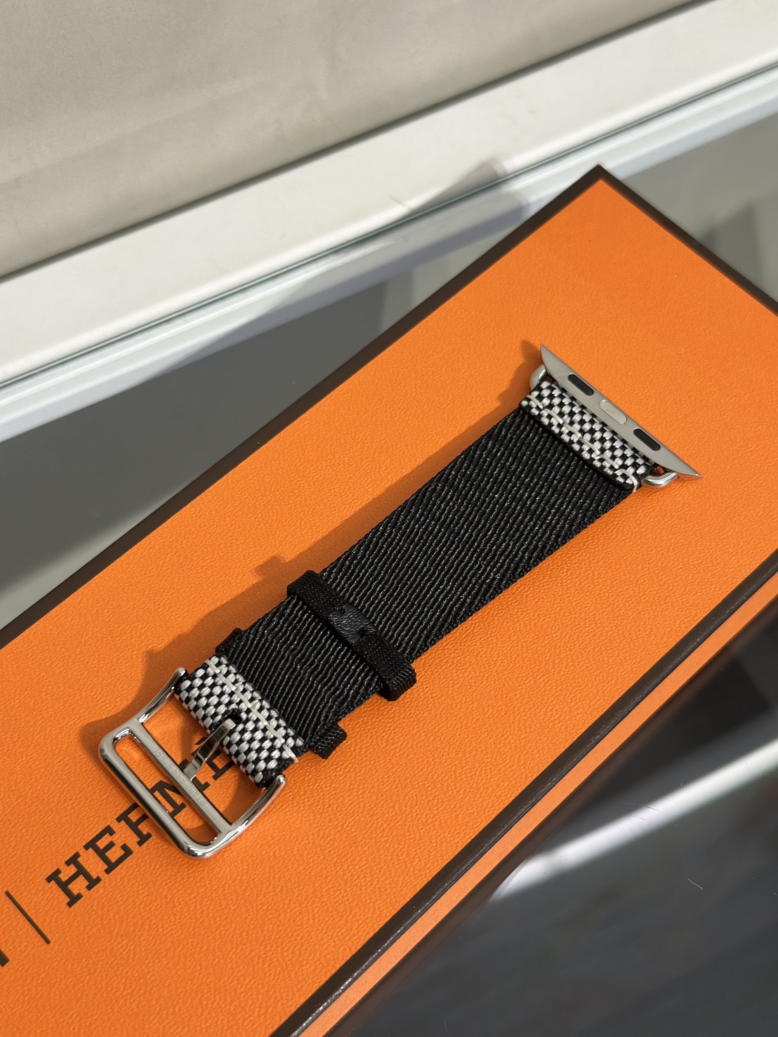 HERMES Apple Watch 11 - 46 鈦金屬+黑白編織錶帶