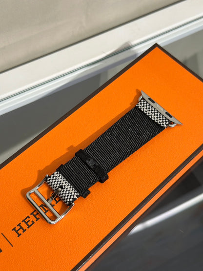 HERMES Apple Watch 11 - 46 鈦金屬+黑白編織錶帶
