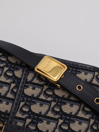 DIOR 30 Montaigne斜背包