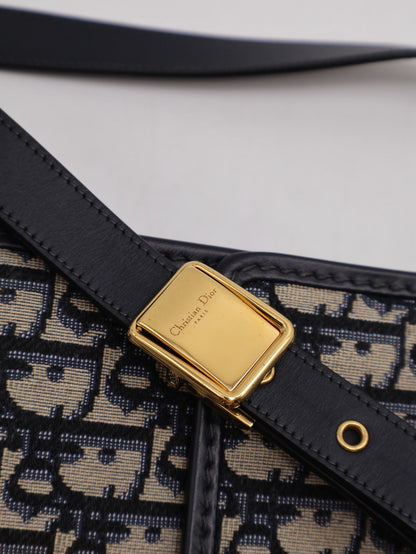 DIOR 30 Montaigne斜背包