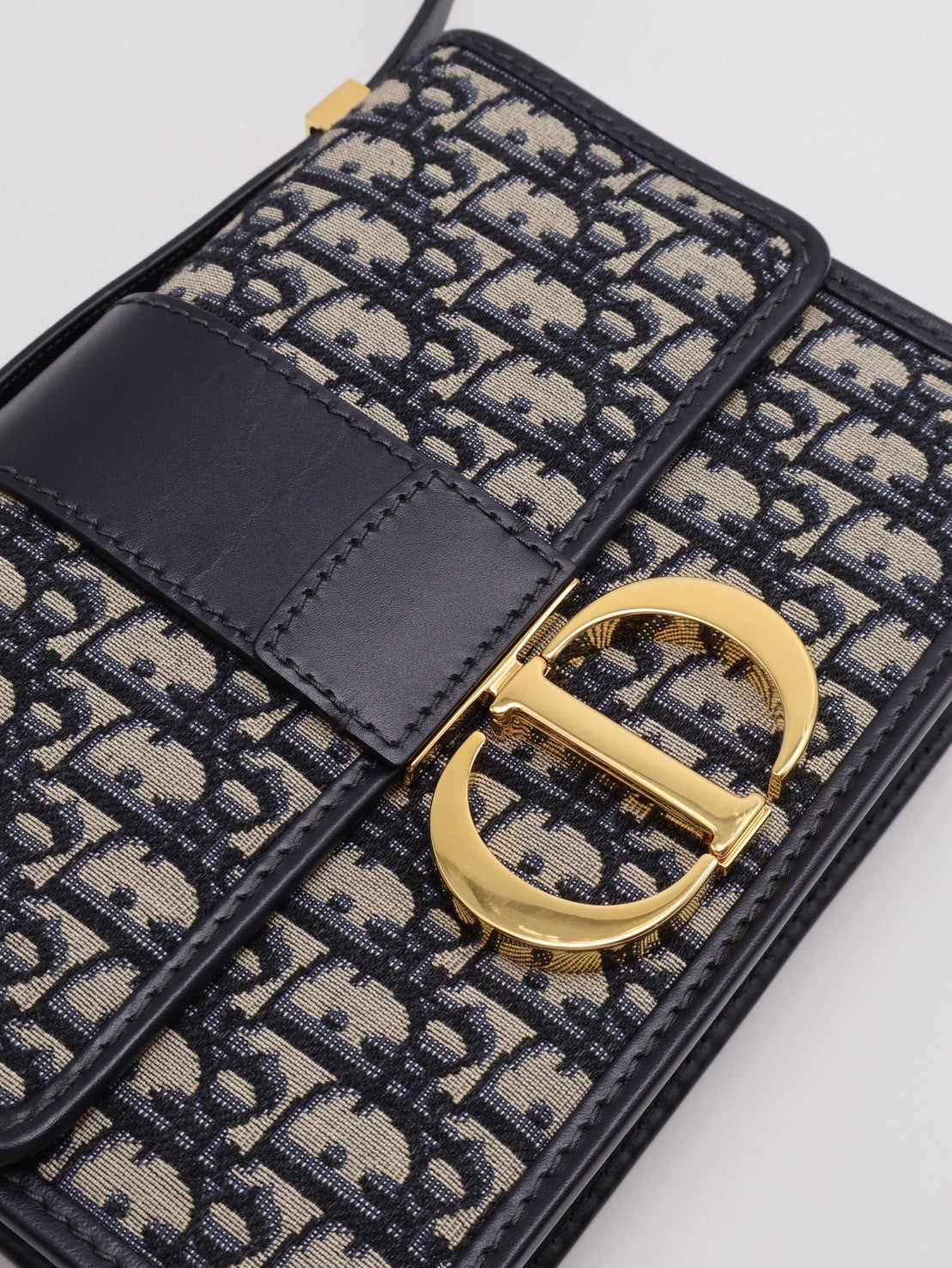 DIOR 30 Montaigne斜背包