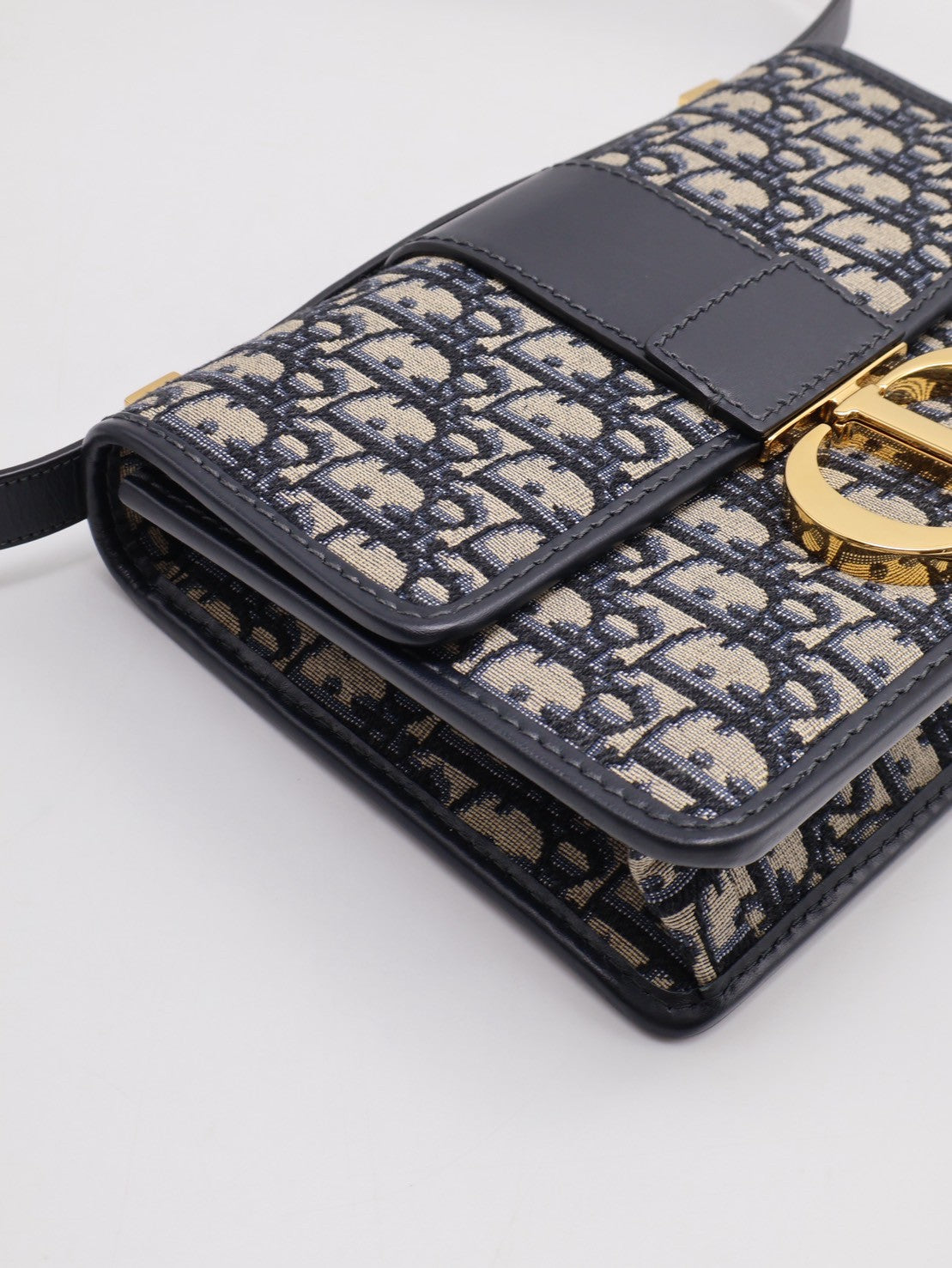 DIOR 30 Montaigne斜背包