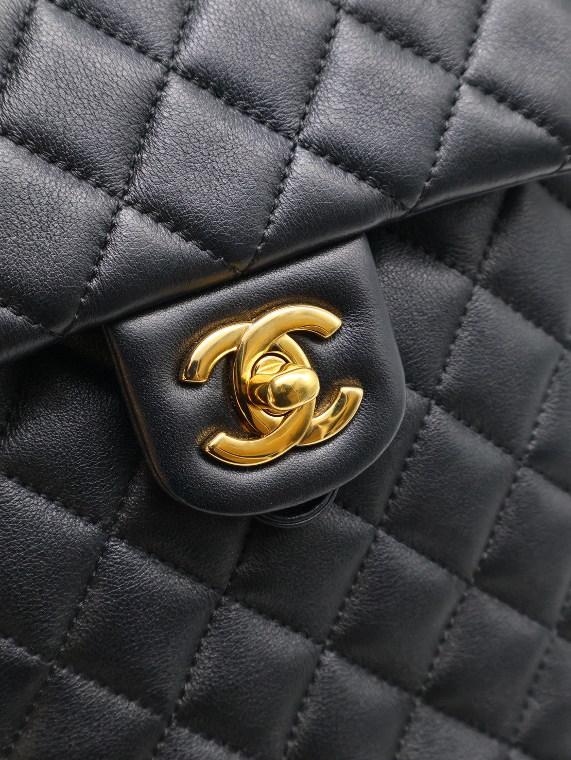 CHANEL 薩爾茨堡雙肩包 - 小號黑金26開