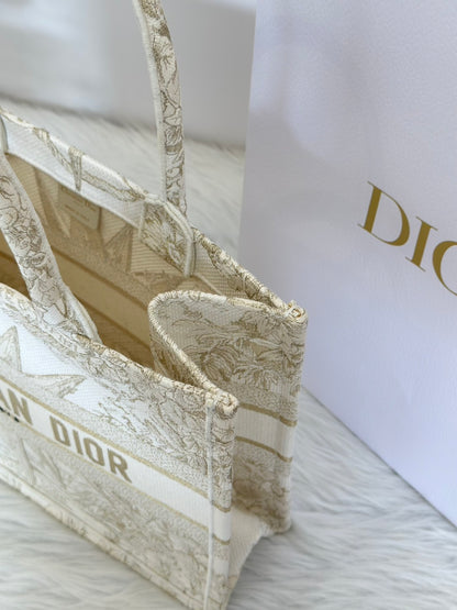 DIOR 刺繡無限夢境Tote - 中號白金