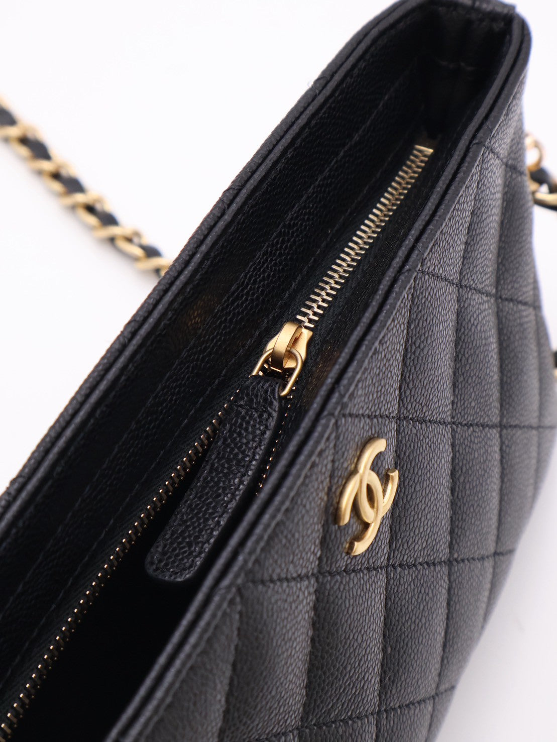CHANEL 25A粒面牛皮化妝包 - 黑金