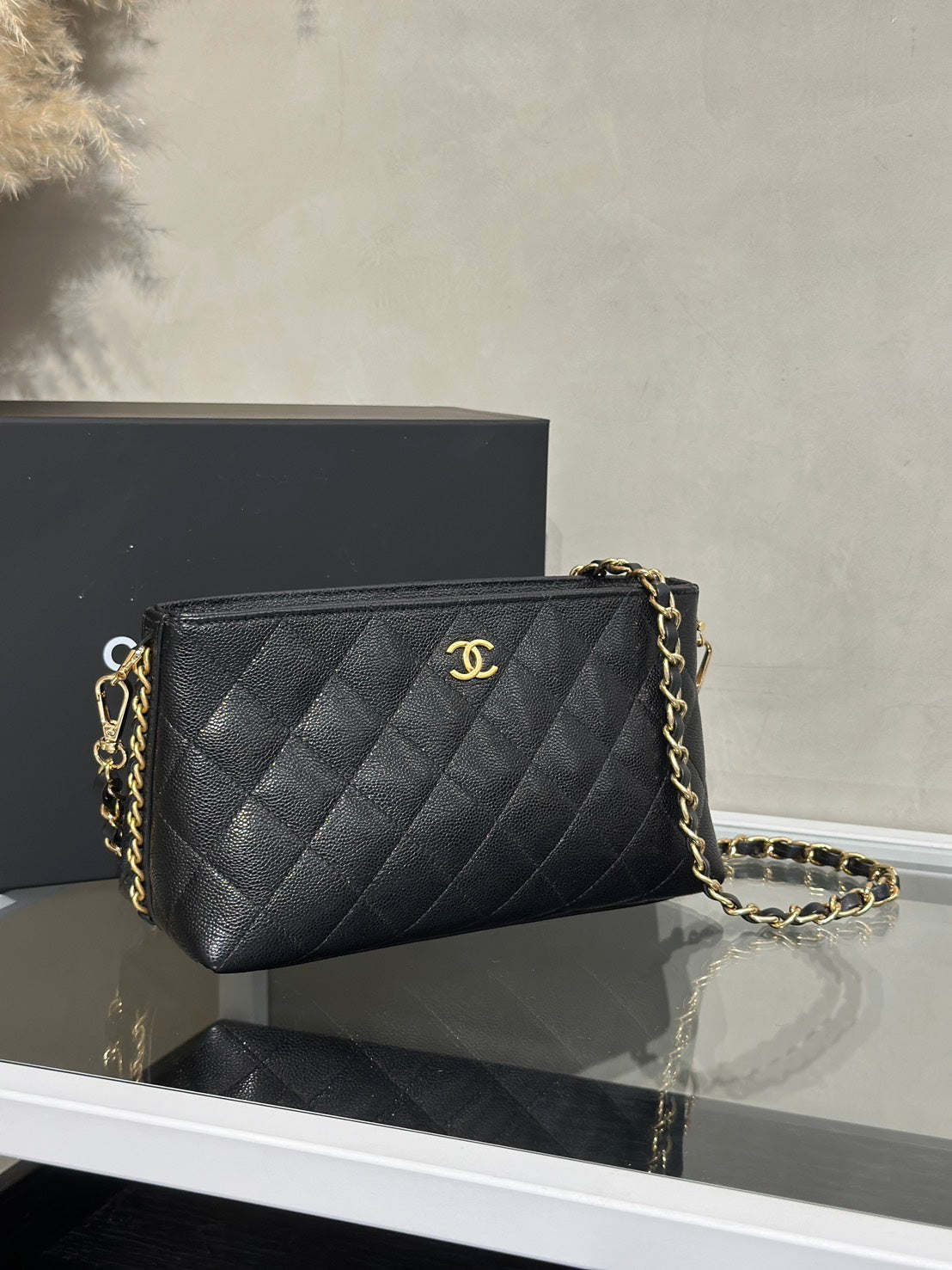 CHANEL 25A粒面牛皮化妝包 - 黑金