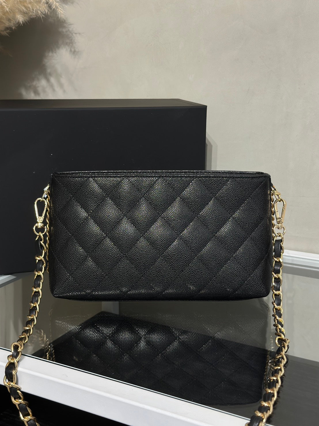 CHANEL 25A粒面牛皮化妝包 - 黑金
