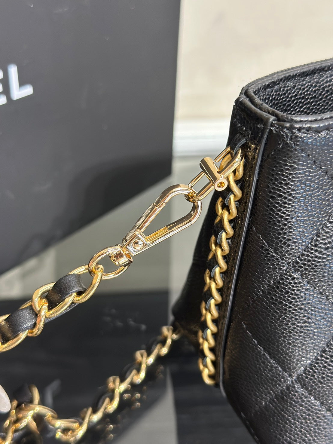 CHANEL 25A粒面牛皮化妝包 - 黑金
