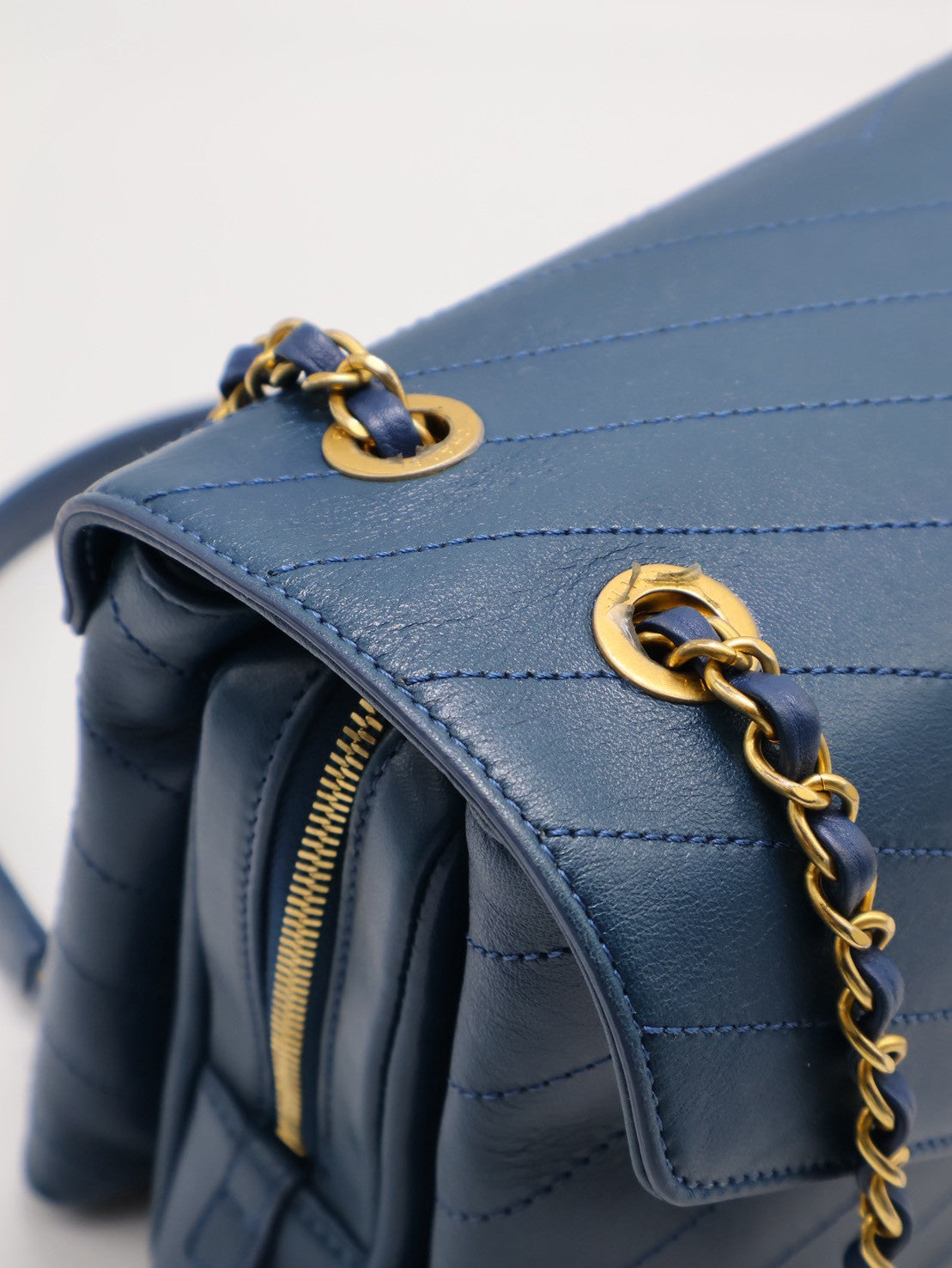 CHANEL 復古V紋信封郵差包 - 藍金25開