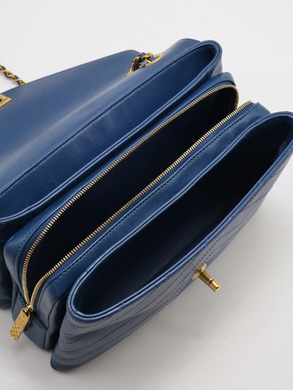 CHANEL 復古V紋信封郵差包 - 藍金25開