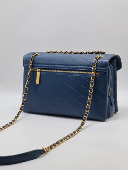 CHANEL 復古V紋信封郵差包 - 藍金25開