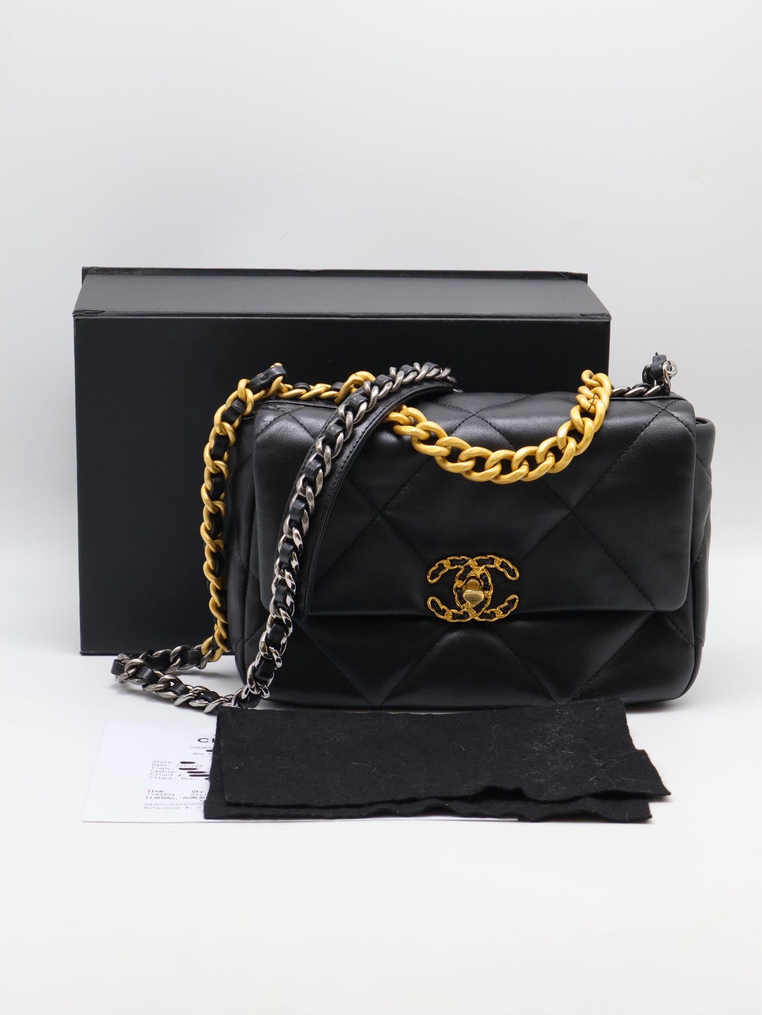 CHANEL 19 Bag 菱格紋羊皮手提肩背包 26 - 黑金