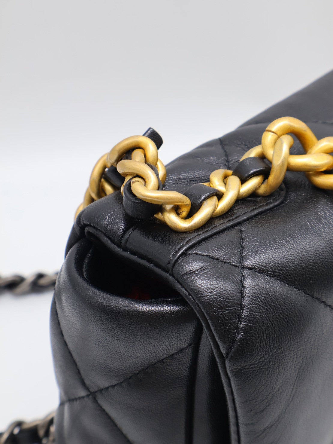 CHANEL 19 Bag 菱格紋羊皮手提肩背包 26 - 黑金
