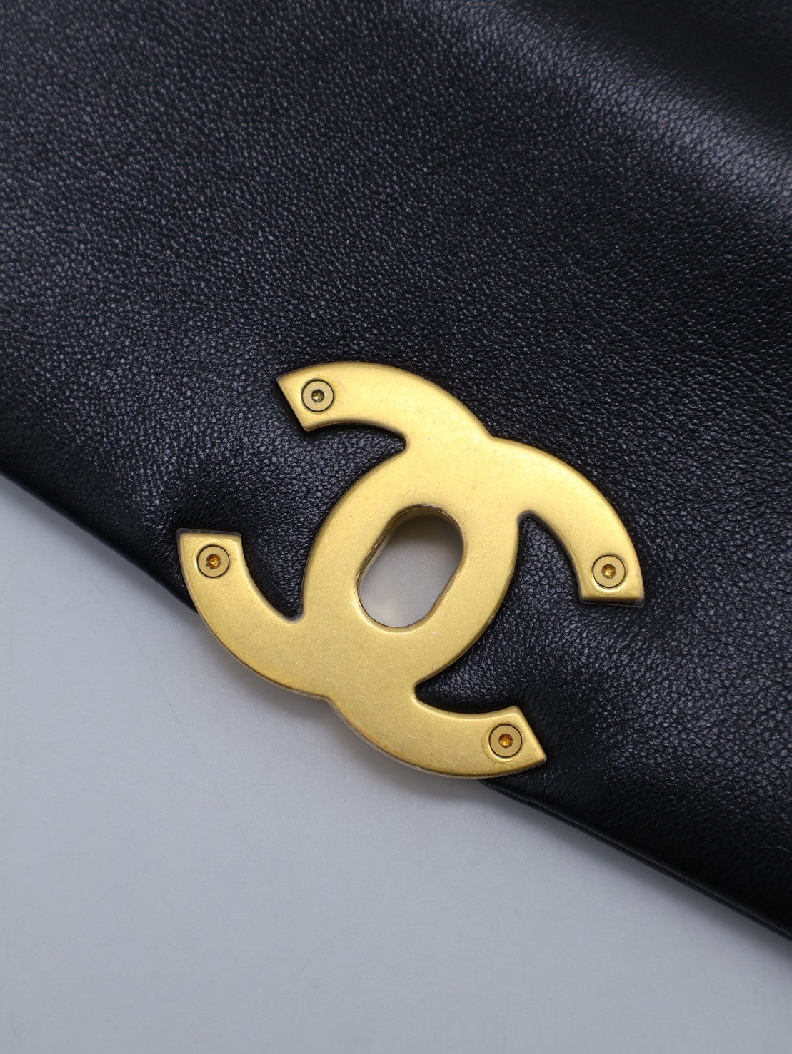 CHANEL 19 Bag 菱格紋羊皮手提肩背包 26 - 黑金