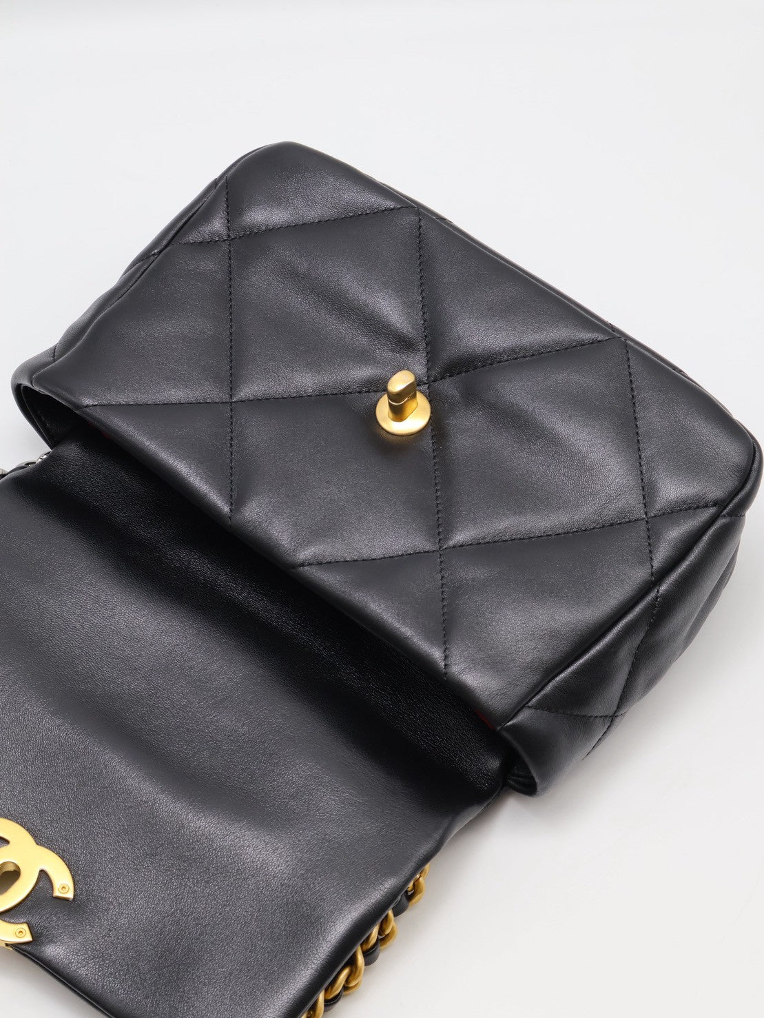 CHANEL 19 Bag 菱格紋羊皮手提肩背包 26 - 黑金