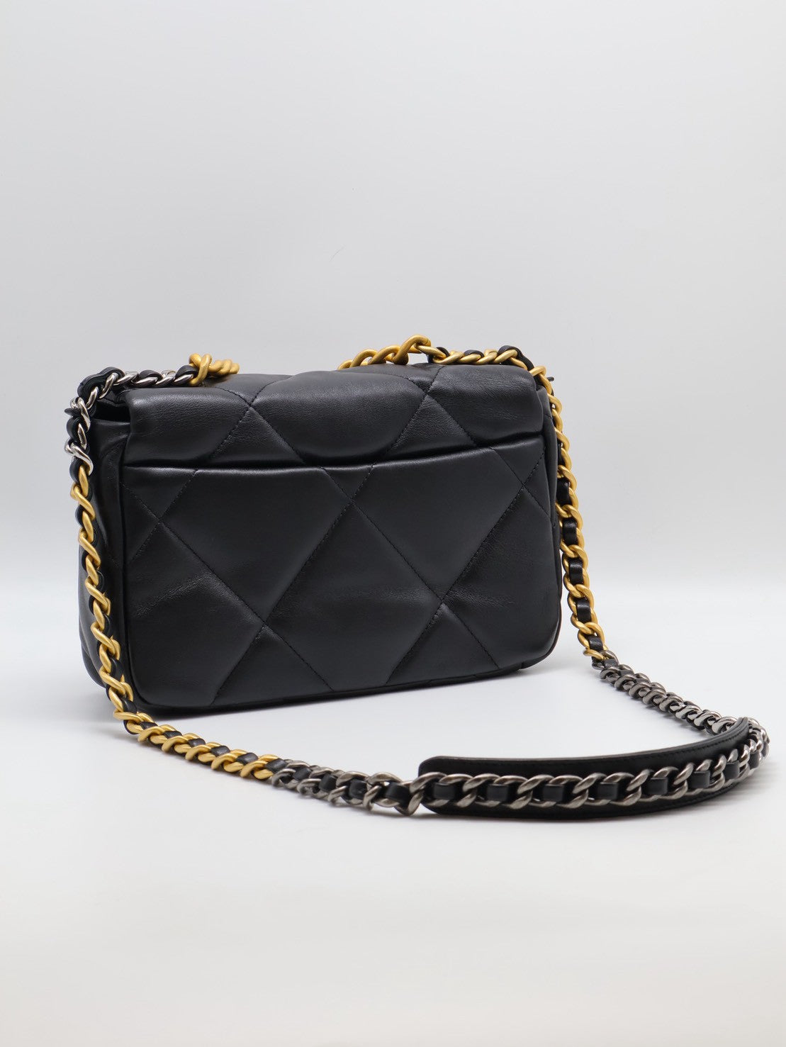 CHANEL 19 Bag 菱格紋羊皮手提肩背包 26 - 黑金