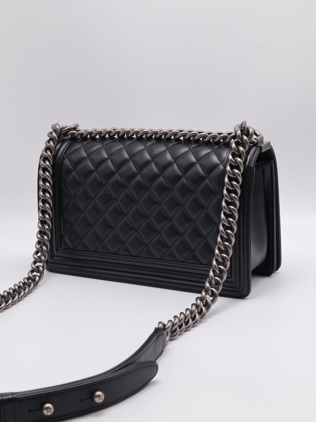 CHANEL Boy25牛皮口蓋包 - 黑銀