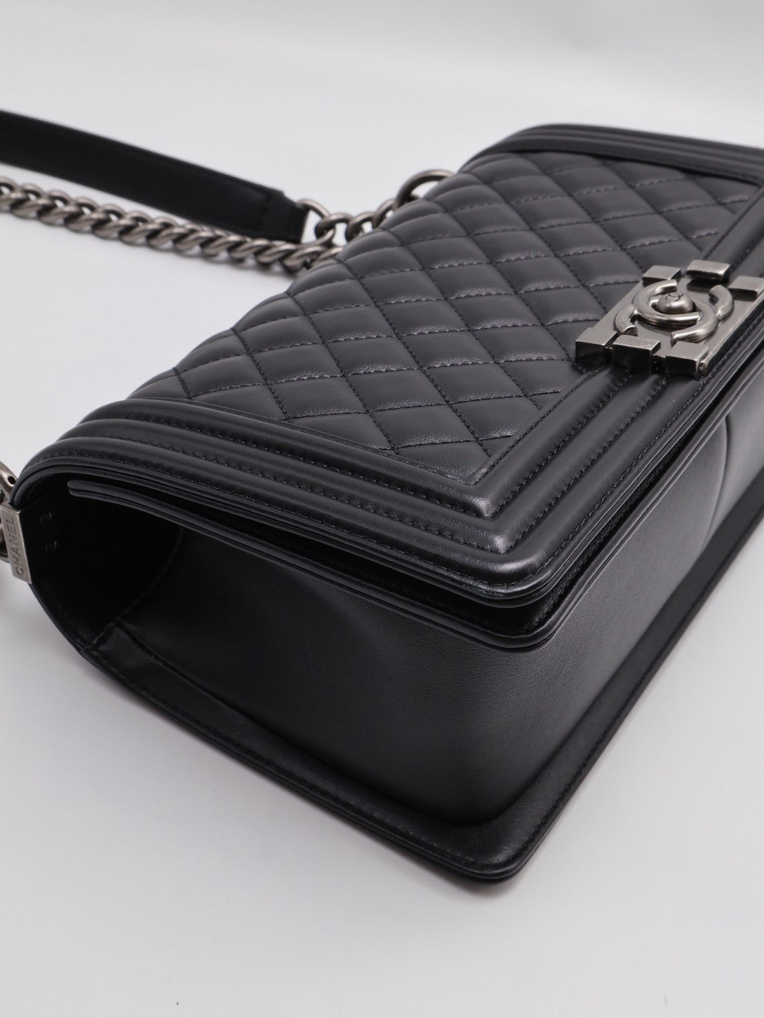 CHANEL Boy25牛皮口蓋包 - 黑銀