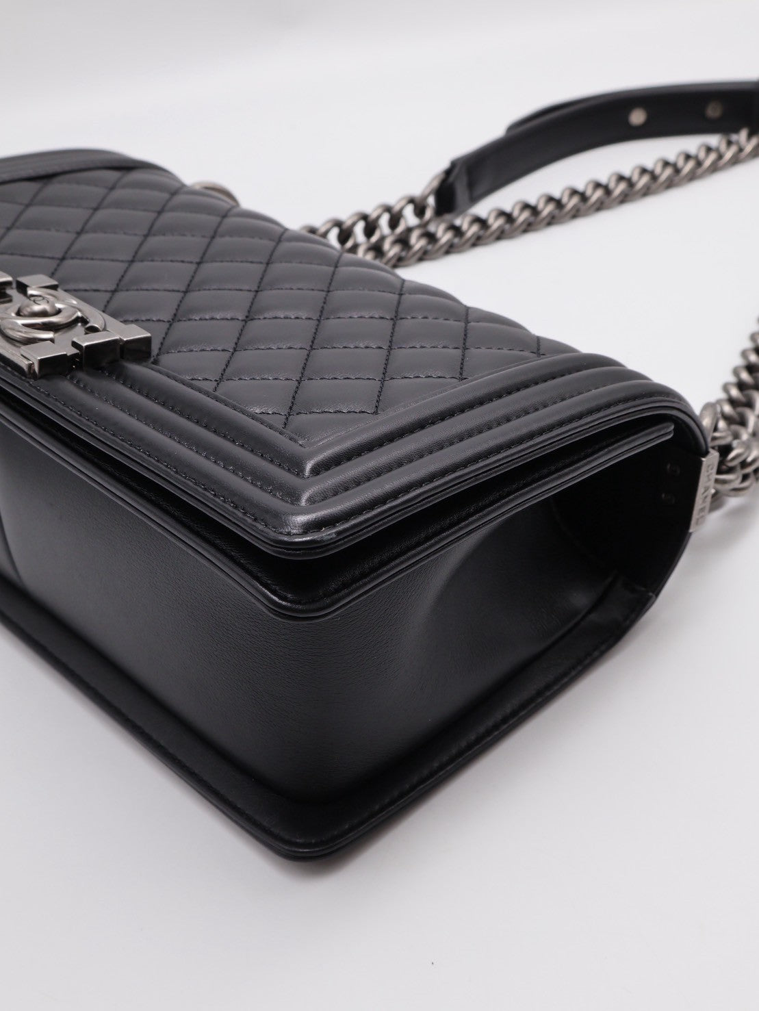 CHANEL Boy25牛皮口蓋包 - 黑銀