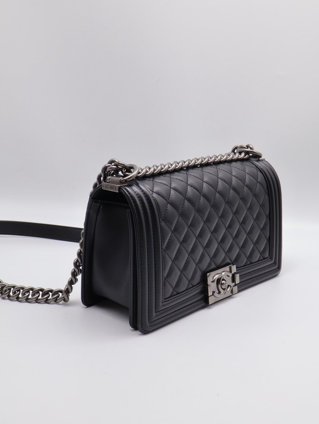 CHANEL Boy25牛皮口蓋包 - 黑銀