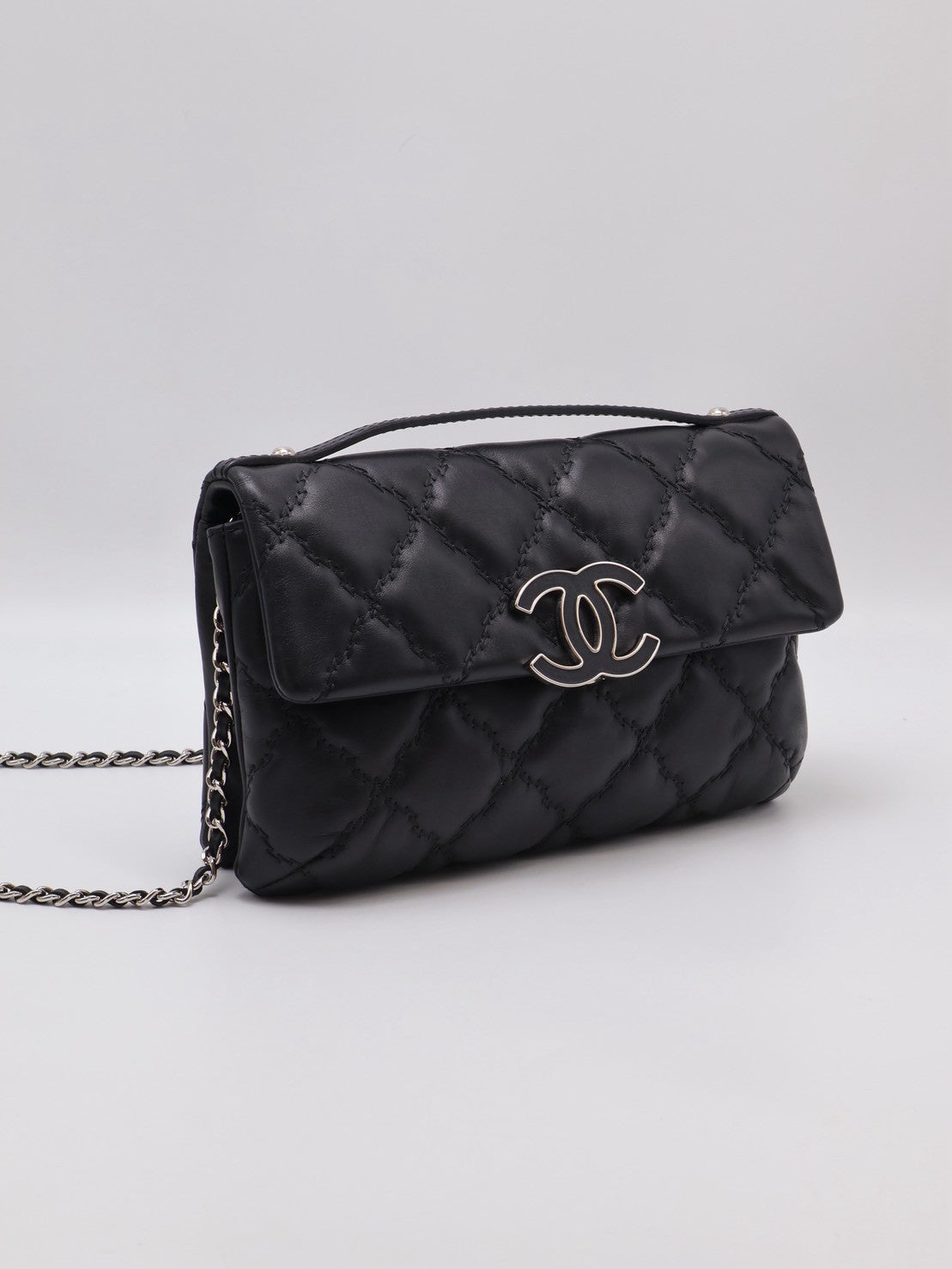 CHANEL 皮釦手提泡芙包 - 黑銀19開