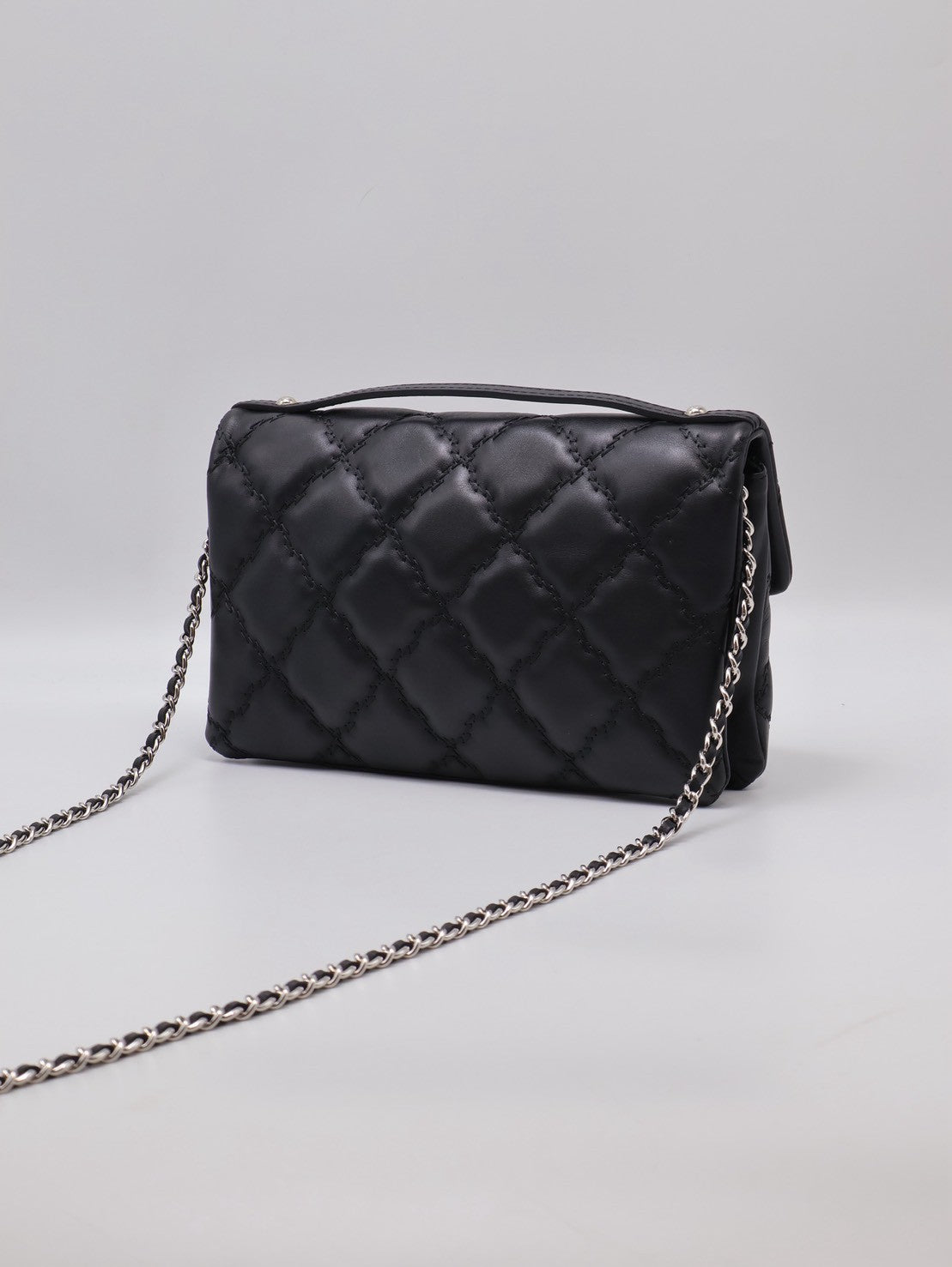 CHANEL 皮釦手提泡芙包 - 黑銀19開