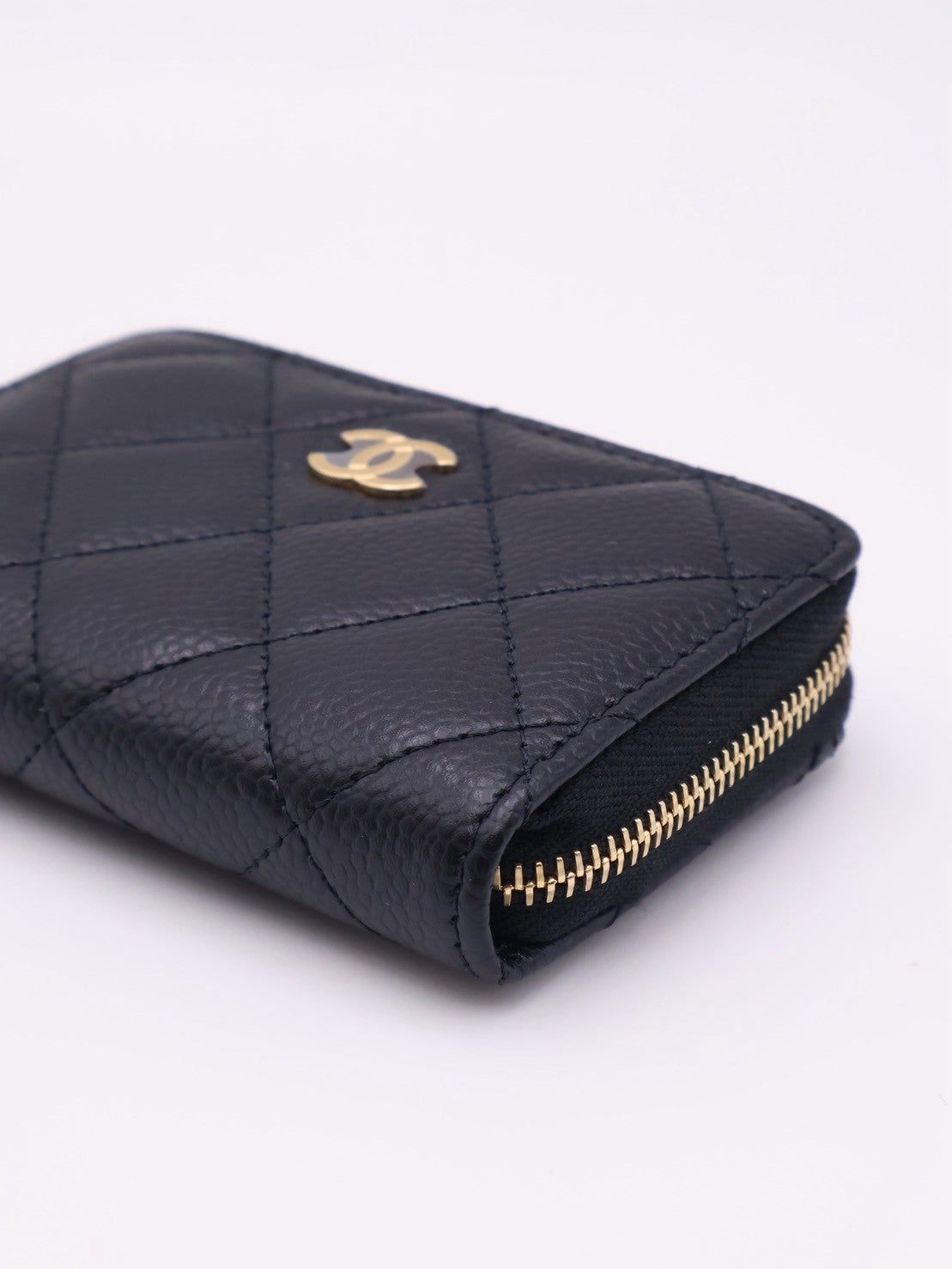 CHANEL 經典粒面牛皮拉鍊零錢包 - 黑金