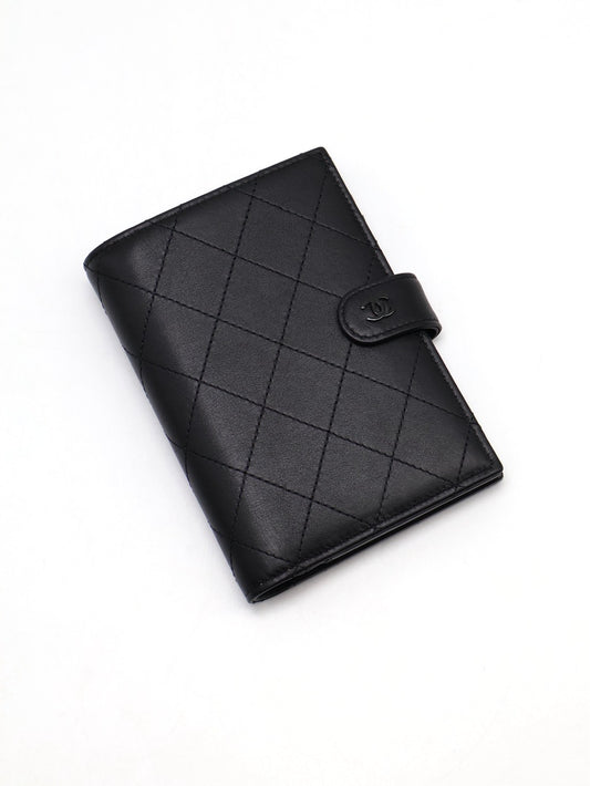 CHANEL 25C雙折護照夾中型錢包 - So Black