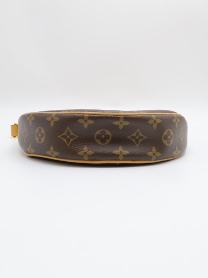 LOUIS VUITTON Loop月牙包