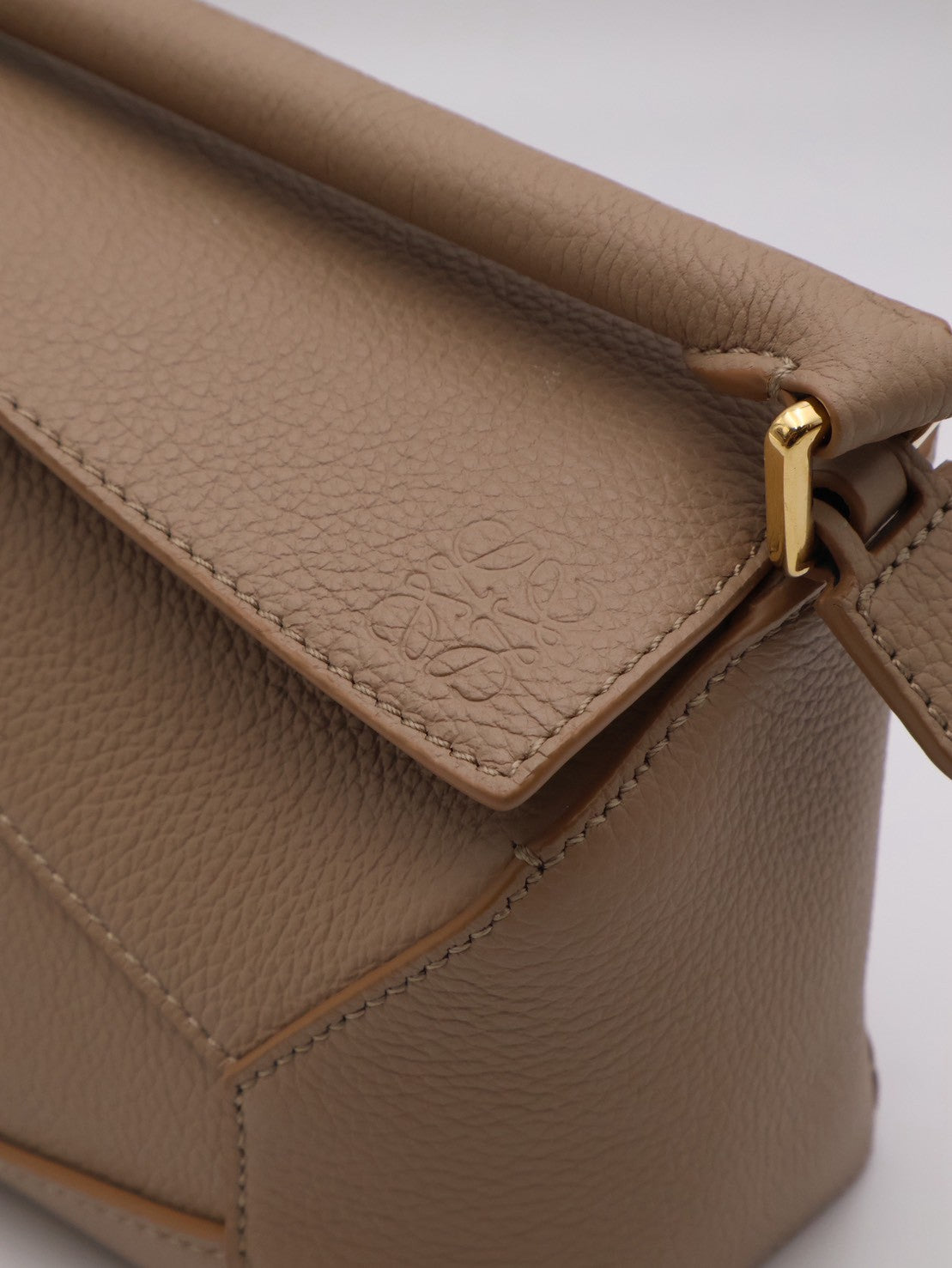 LOEWE Puzzle小牛皮手袋 - 迷你沙色