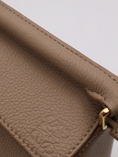 LOEWE Puzzle小牛皮手袋 - 迷你沙色