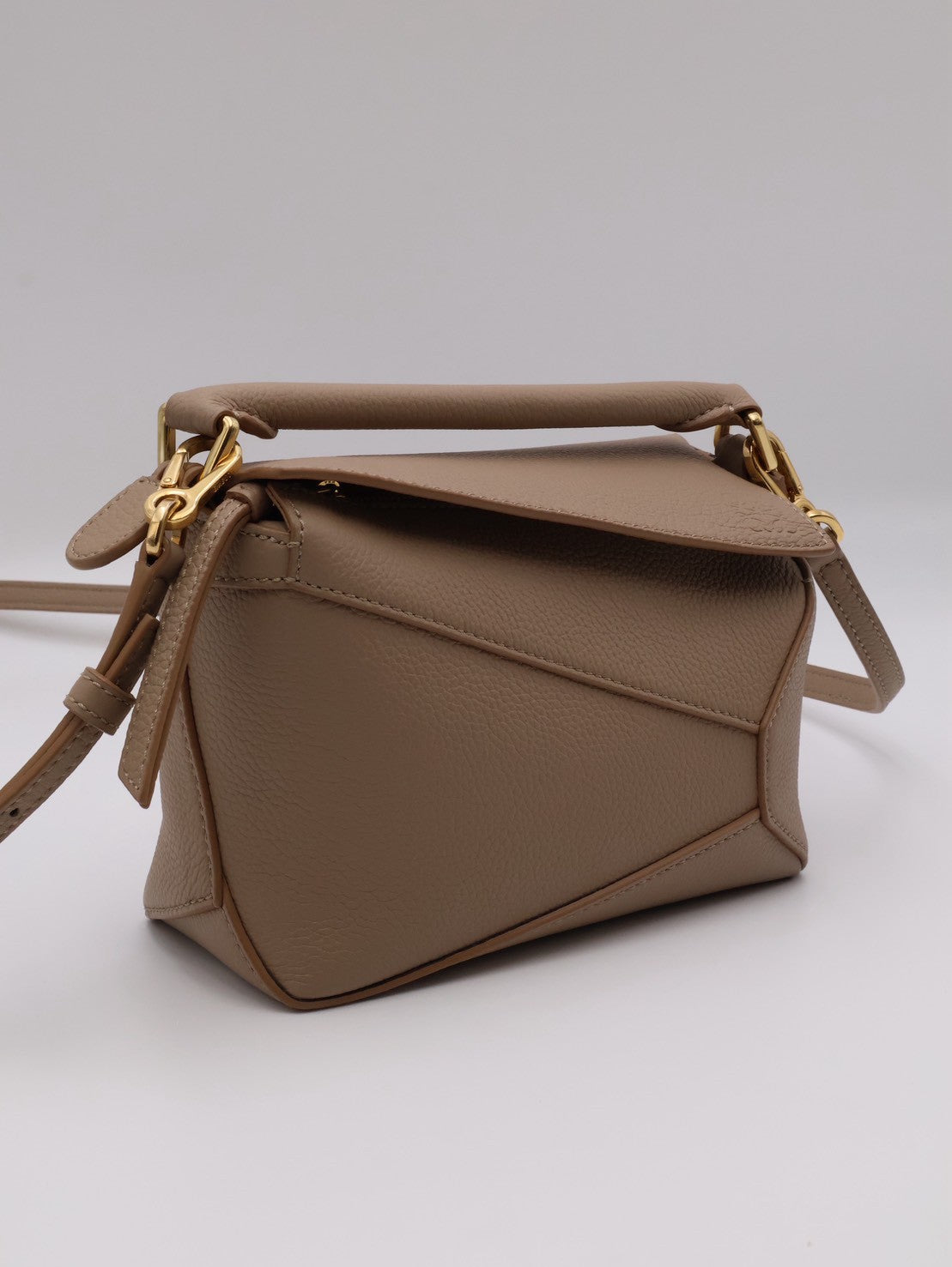 LOEWE Puzzle小牛皮手袋 - 迷你沙色
