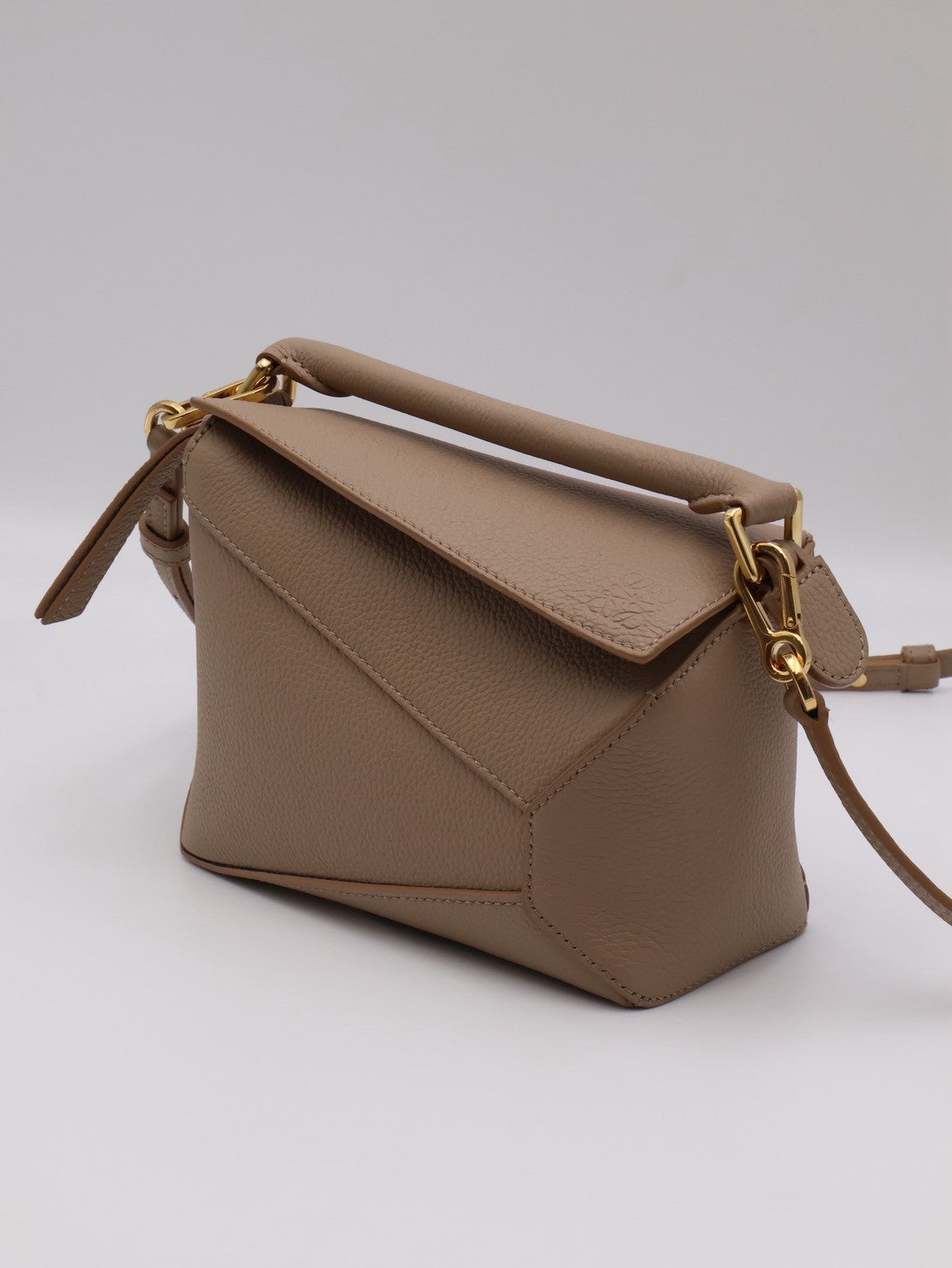 LOEWE Puzzle小牛皮手袋 - 迷你沙色