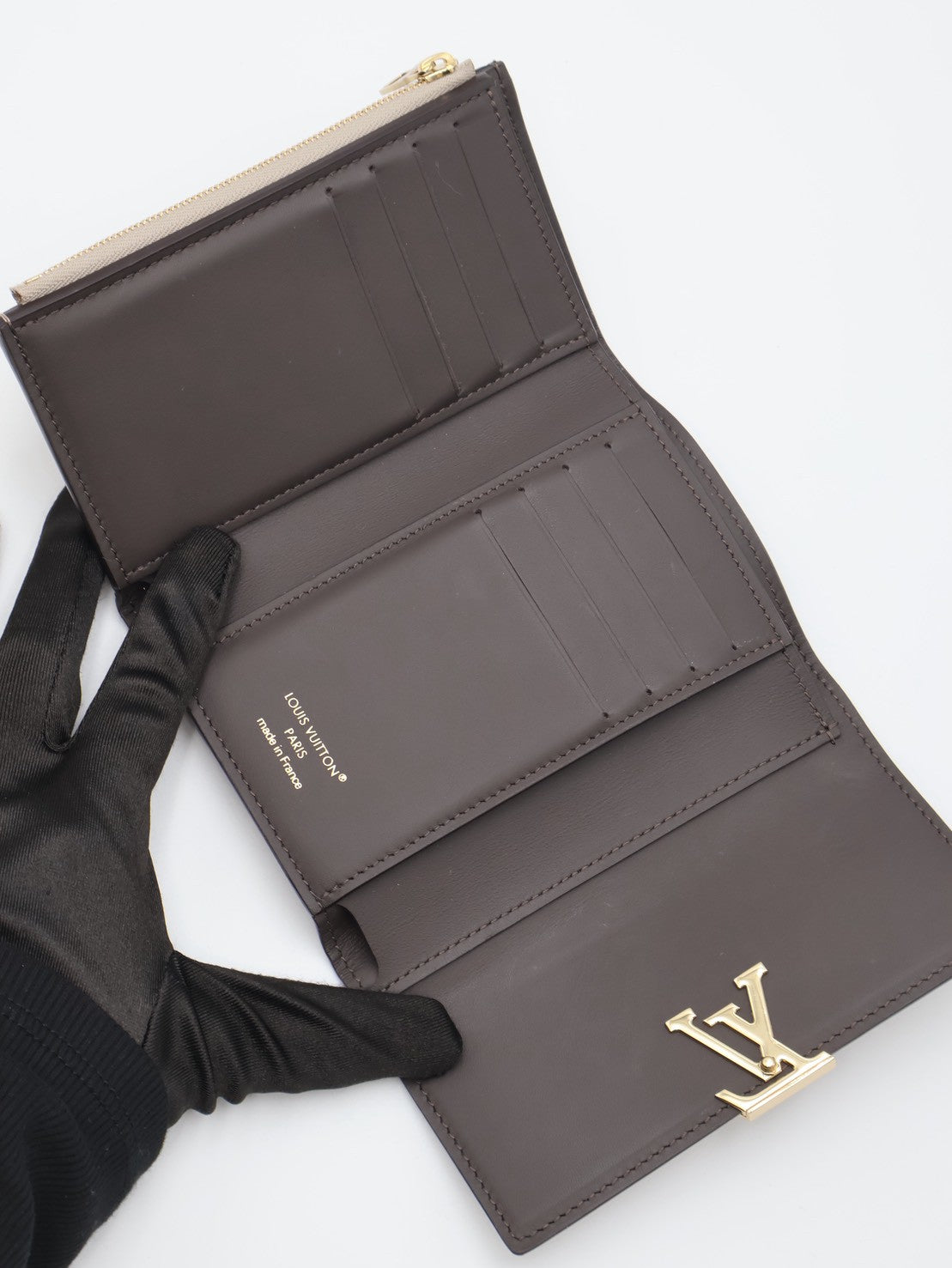 LOUIS VUITTON Capucines三折短夾 - 米灰