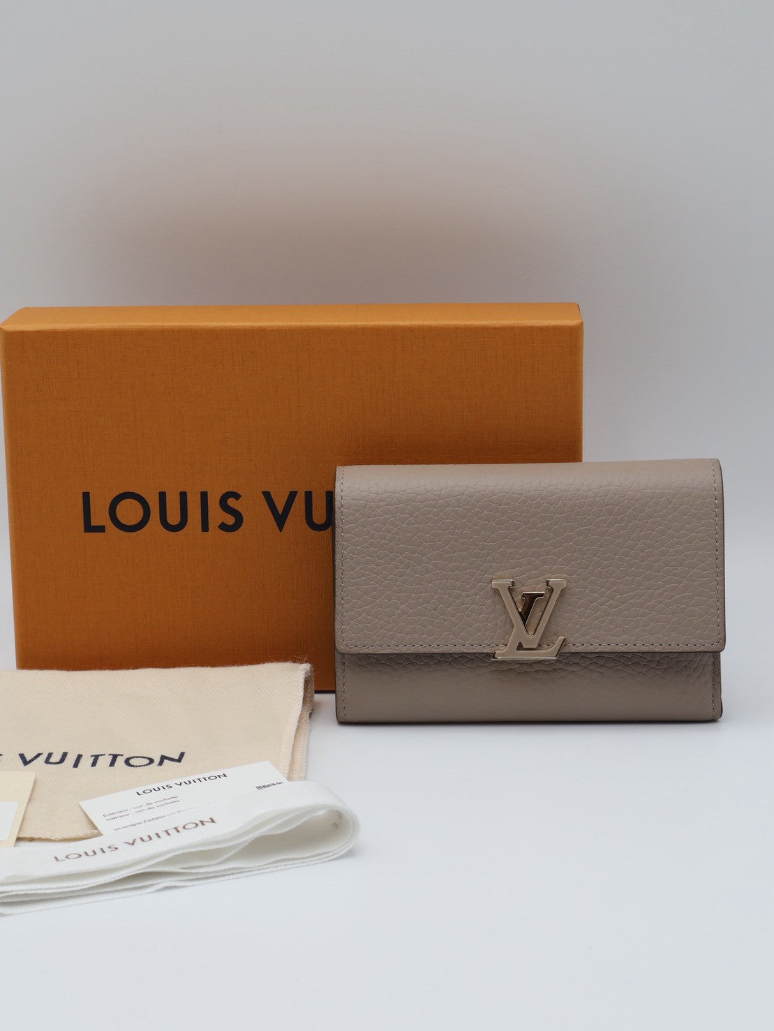 LOUIS VUITTON Capucines三折短夾 - 米灰