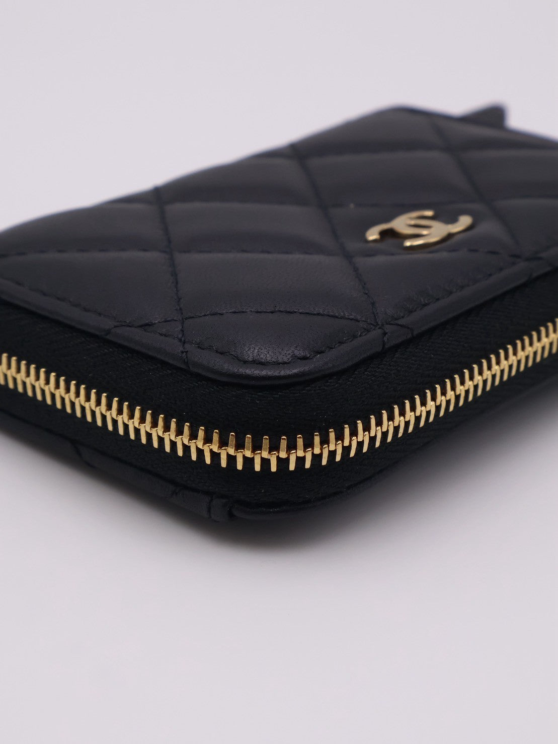 CHANEL 經典羊皮拉鍊零錢包 - 黑金