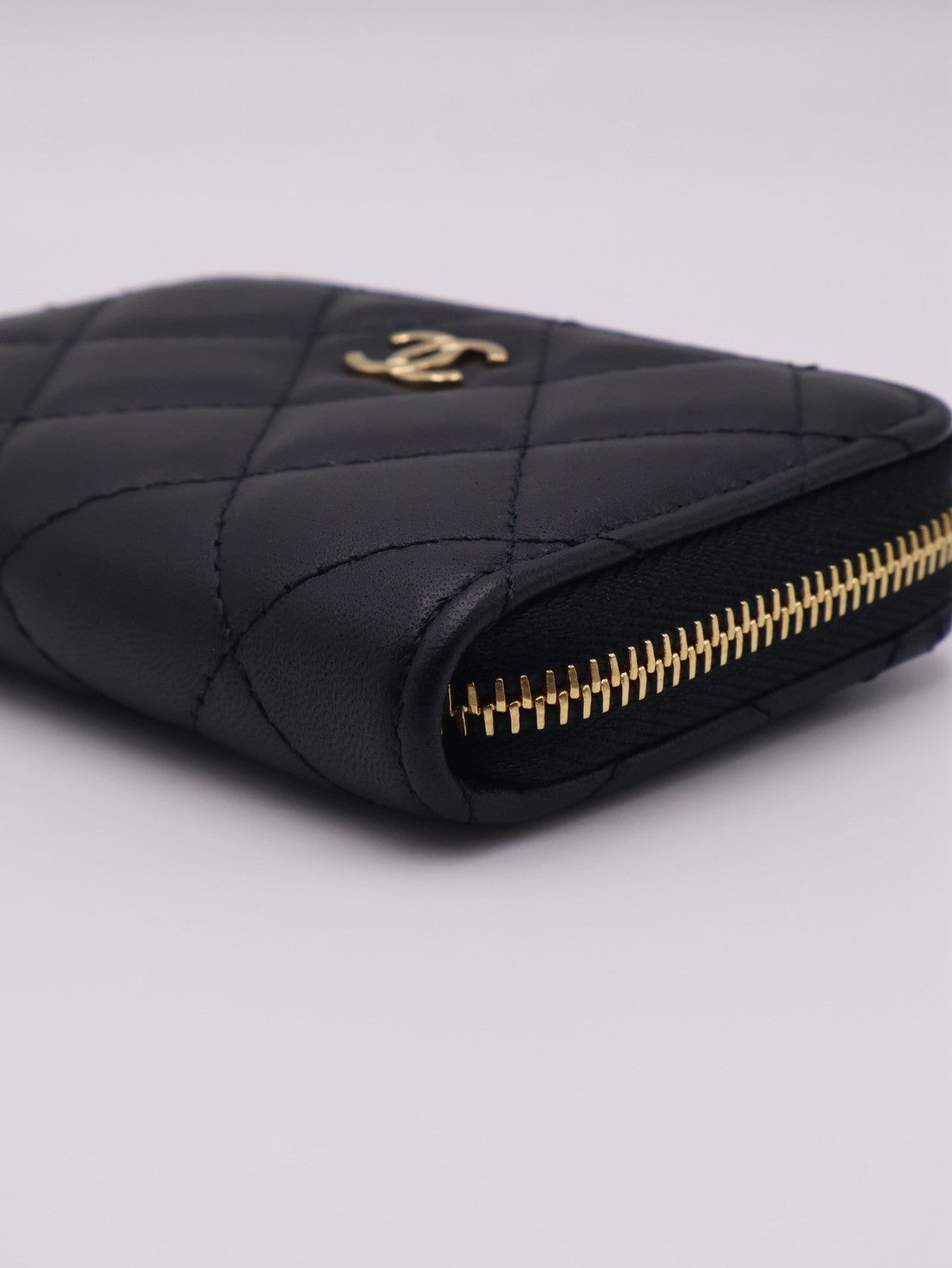 CHANEL 經典羊皮拉鍊零錢包 - 黑金