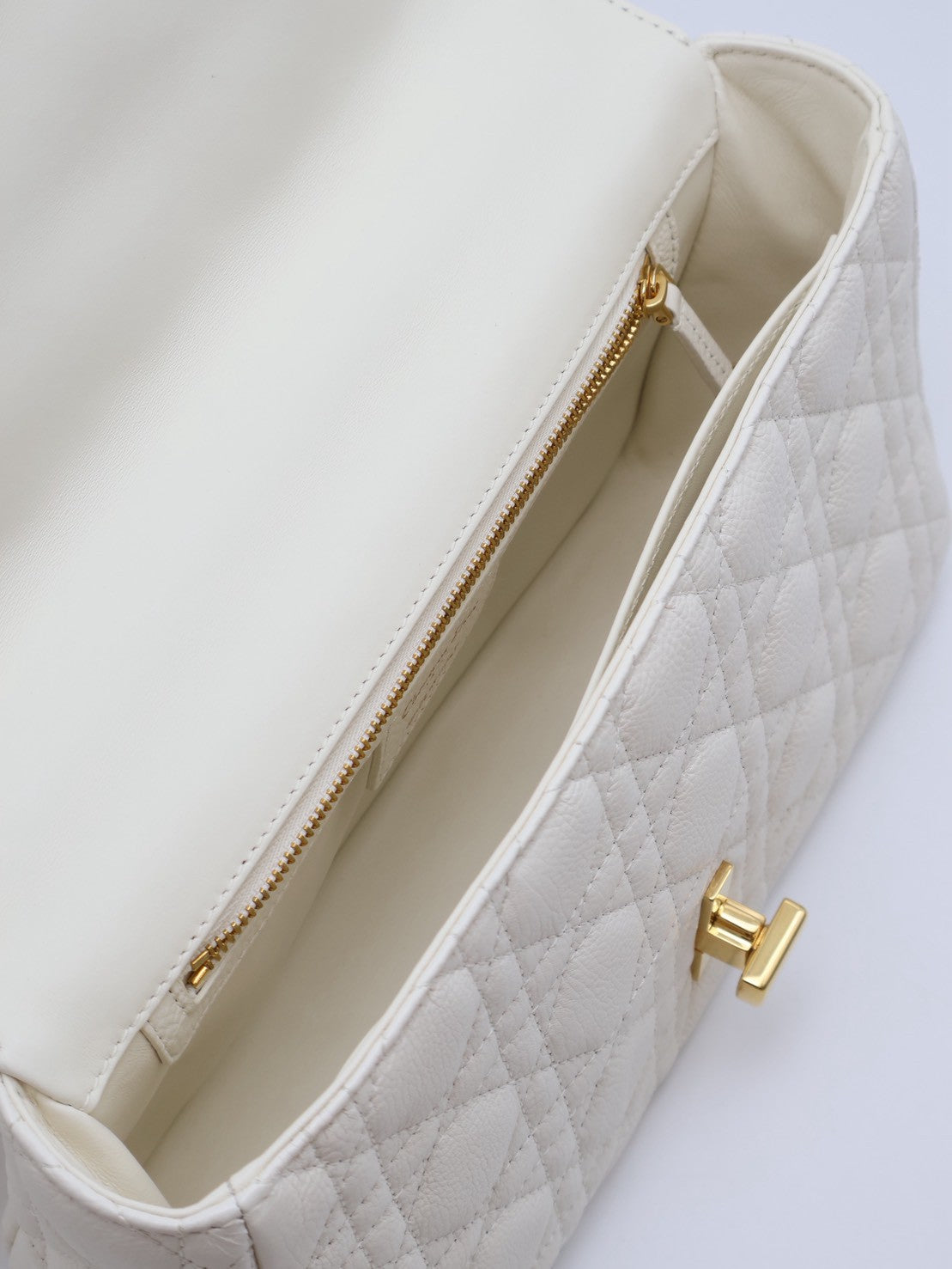 DIOR Caro藤格紋斜背包 - 中號白金
