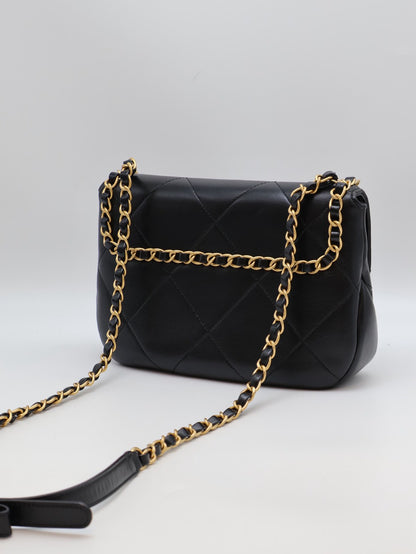 CHANEL 25P皮穿鍊滾邊口蓋包 - 黑金