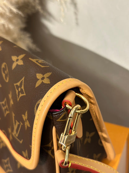 LOUIS VUITTON Diane法棍包 - 紫紅字母背帶