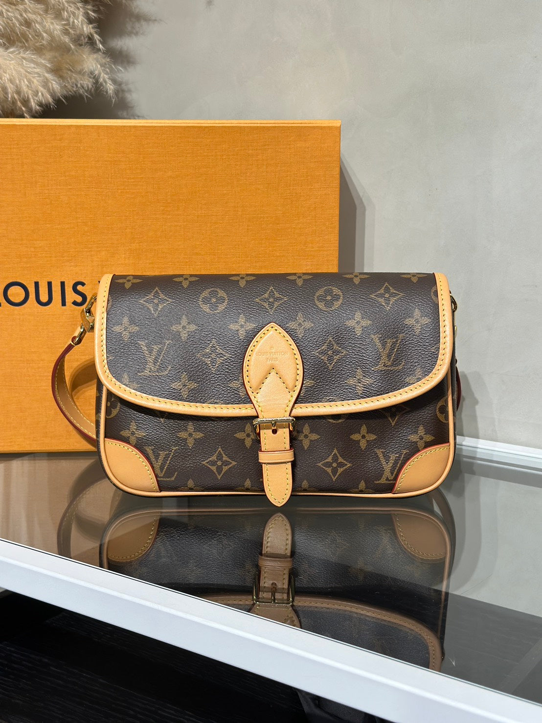 LOUIS VUITTON Diane法棍包 - 紫紅字母背帶