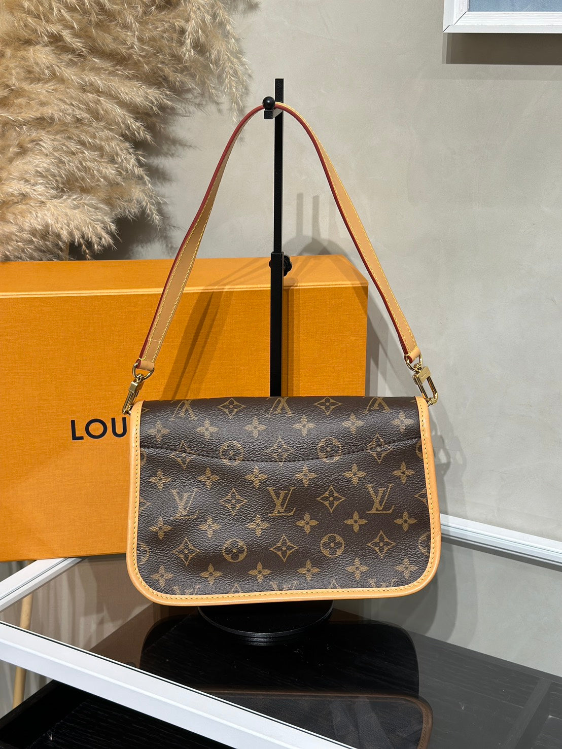 LOUIS VUITTON Diane法棍包 - 紫紅字母背帶