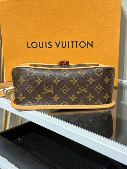 LOUIS VUITTON Diane法棍包 - 紫紅字母背帶