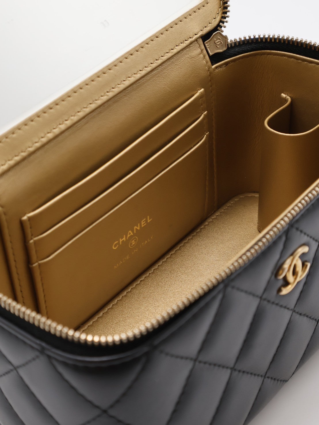 CHANEL 金球長盒子 - 黑金